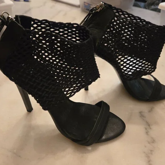 L.A.M.B. by Gwen Stefani Black Woven Mesh Heels with Back Zip - Picture 4 of 8